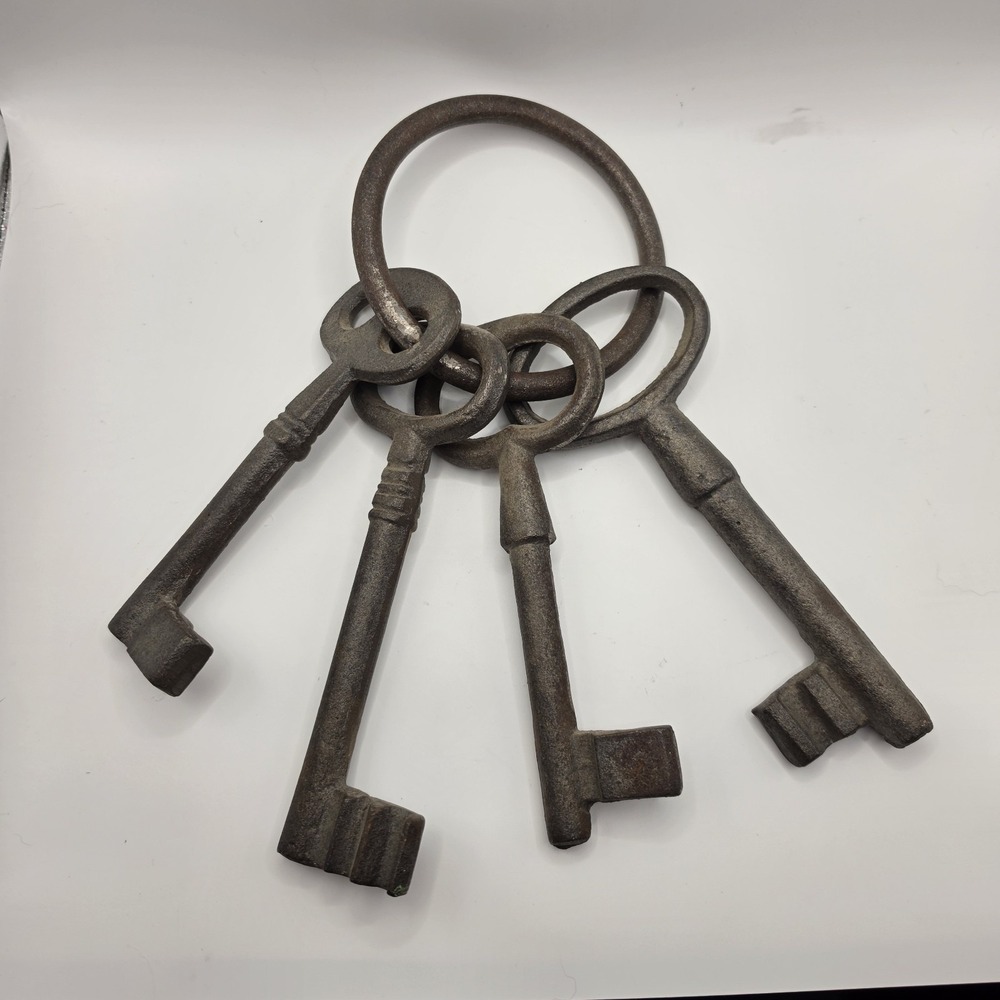 Ring of 4 Large Decorative Cast Iron Skeleton Keys ~ Jailer / Pirate ~ HEAVY